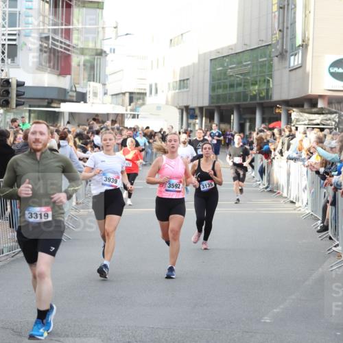 12.06.2026 - Holstenköstenlauf Andreas Tolksdorf http://msf.ph/oto/9747856 12.06.2026 20:04:32 Laufen 3319, 3939, 472, 3592, 3135 meine-sportfotos.de