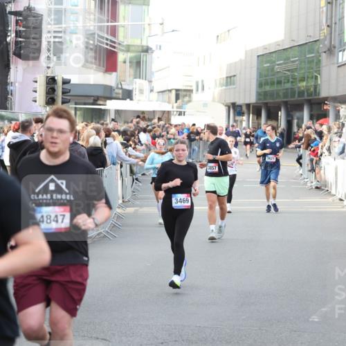 12.06.2026 - Holstenköstenlauf Andreas Tolksdorf http://msf.ph/oto/9747861 12.06.2026 20:04:41 Laufen 3974, 4847, 3469, 3857, 3621 meine-sportfotos.de