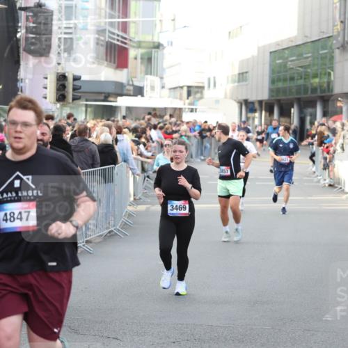 12.06.2026 - Holstenköstenlauf Andreas Tolksdorf http://msf.ph/oto/9747862 12.06.2026 20:04:41 Laufen 4847, 3469, 3857 meine-sportfotos.de