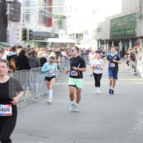 12.06.2026 - Holstenköstenlauf Andreas Tolksdorf http://msf.ph/oto/9747865 12.06.2026 20:04:43 Laufen 3469, 3621, 3620, 3857, 3856 meine-sportfotos.de