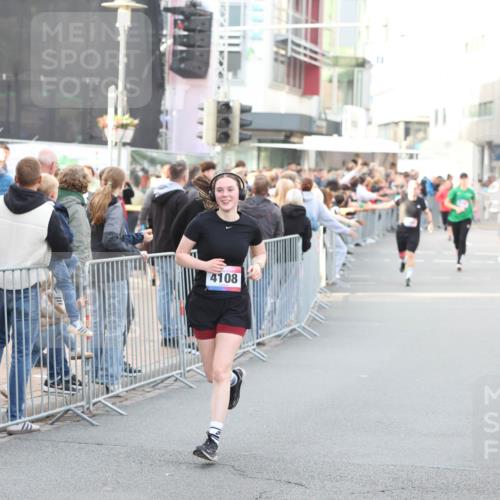 12.06.2026 - Holstenköstenlauf Andreas Tolksdorf http://msf.ph/oto/9747878 12.06.2026 20:04:59 Laufen 4108, 11 meine-sportfotos.de