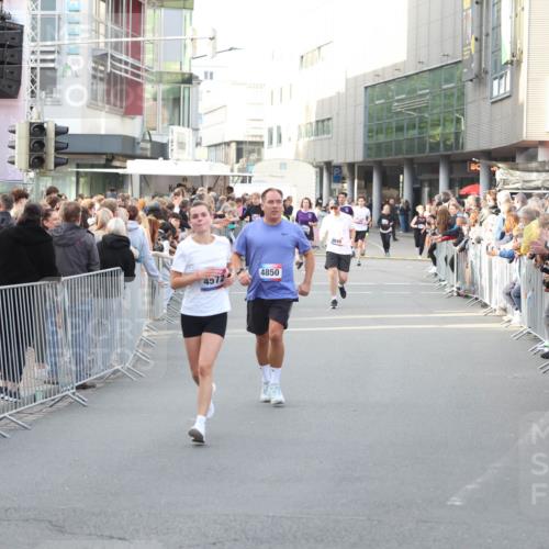 12.06.2026 - Holstenköstenlauf Andreas Tolksdorf http://msf.ph/oto/9747890 12.06.2026 20:05:11 Laufen 58979, 4572, 4850, 3648 meine-sportfotos.de