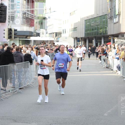12.06.2026 - Holstenköstenlauf Andreas Tolksdorf http://msf.ph/oto/9747891 12.06.2026 20:05:12 Laufen 2, 4572, 4850, 3648 meine-sportfotos.de