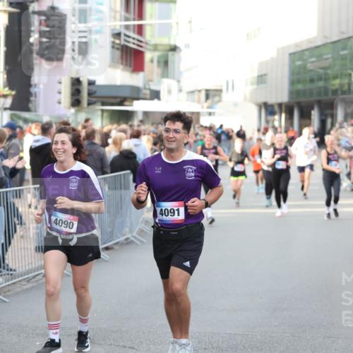 12.06.2026 - Holstenköstenlauf Andreas Tolksdorf http://msf.ph/oto/9747899 12.06.2026 20:05:24 Laufen 555, 4090, 4091 meine-sportfotos.de