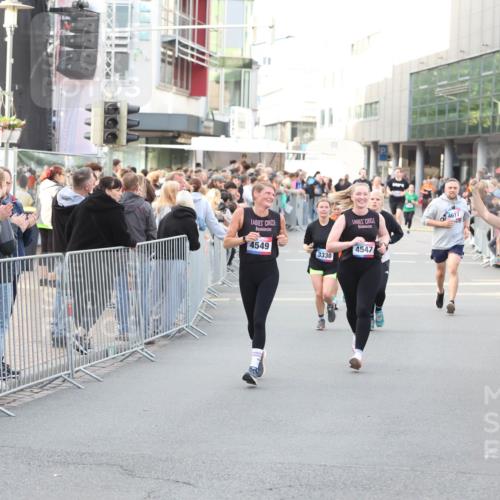 12.06.2026 - Holstenköstenlauf Andreas Tolksdorf http://msf.ph/oto/9747901 12.06.2026 20:05:27 Laufen 4549, 4547, 3330, 4617, 4766 meine-sportfotos.de