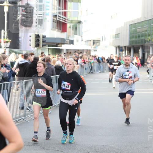 12.06.2026 - Holstenköstenlauf Andreas Tolksdorf http://msf.ph/oto/9747907 12.06.2026 20:05:31 Laufen 766, 3328, 3330, 4617 meine-sportfotos.de