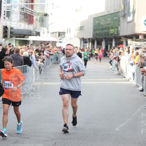 12.06.2026 - Holstenköstenlauf Andreas Tolksdorf http://msf.ph/oto/9747910 12.06.2026 20:05:32 Laufen 3328, 3756, 4617 meine-sportfotos.de