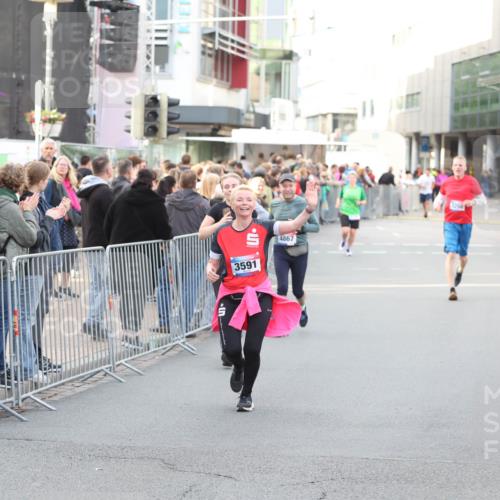 12.06.2026 - Holstenköstenlauf Andreas Tolksdorf http://msf.ph/oto/9747924 12.06.2026 20:05:53 Laufen 3591, 4867 meine-sportfotos.de