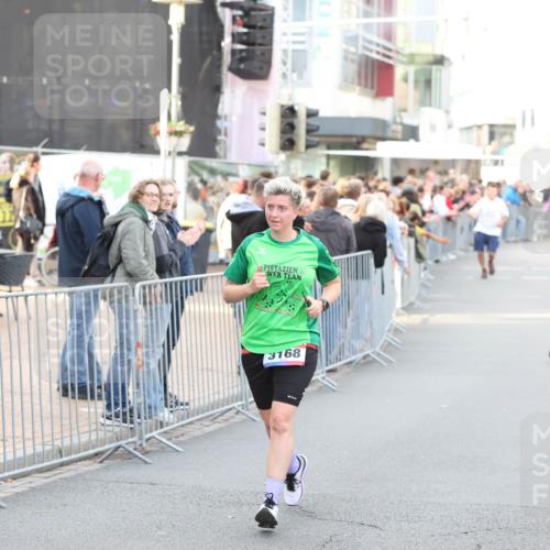 12.06.2026 - Holstenköstenlauf Andreas Tolksdorf http://msf.ph/oto/9747937 12.06.2026 20:06:03 Laufen 3168 meine-sportfotos.de