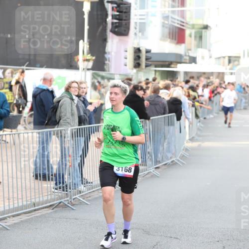 12.06.2026 - Holstenköstenlauf Andreas Tolksdorf http://msf.ph/oto/9747938 12.06.2026 20:06:04 Laufen 3168 meine-sportfotos.de