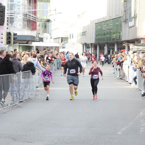 12.06.2026 - Holstenköstenlauf Andreas Tolksdorf http://msf.ph/oto/9747943 12.06.2026 20:06:17 Laufen 3367, 3908, 3366 meine-sportfotos.de