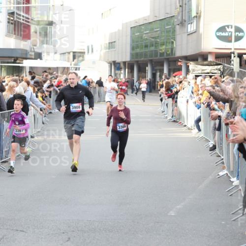12.06.2026 - Holstenköstenlauf Andreas Tolksdorf http://msf.ph/oto/9747945 12.06.2026 20:06:17 Laufen 3367, 3908, 3366 meine-sportfotos.de