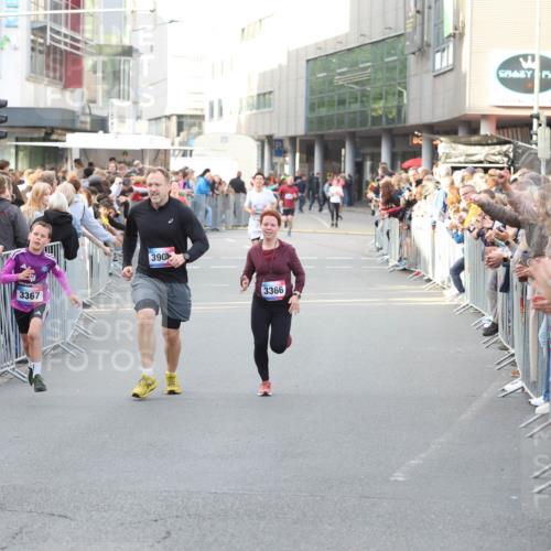 12.06.2026 - Holstenköstenlauf Andreas Tolksdorf http://msf.ph/oto/9747946 12.06.2026 20:06:18 Laufen 3367, 390, 3366 meine-sportfotos.de