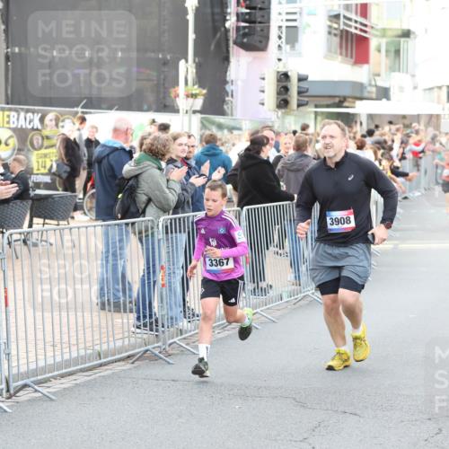 12.06.2026 - Holstenköstenlauf Andreas Tolksdorf http://msf.ph/oto/9747948 12.06.2026 20:06:19 Laufen 14, 3367, 3908, 3366 meine-sportfotos.de