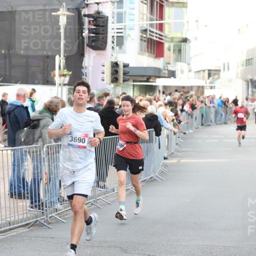 12.06.2026 - Holstenköstenlauf Andreas Tolksdorf http://msf.ph/oto/9747951 12.06.2026 20:06:25 Laufen 14, 3690, 695 meine-sportfotos.de