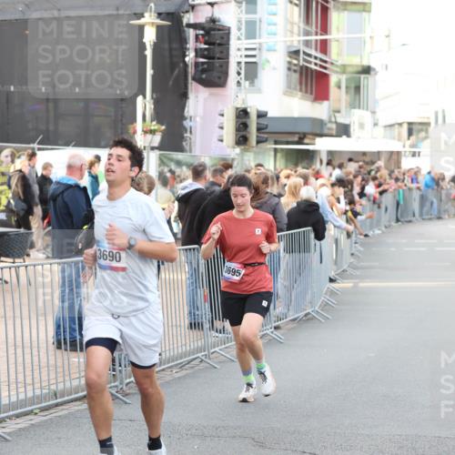 12.06.2026 - Holstenköstenlauf Andreas Tolksdorf http://msf.ph/oto/9747952 12.06.2026 20:06:25 Laufen 14, 3695, 3690 meine-sportfotos.de