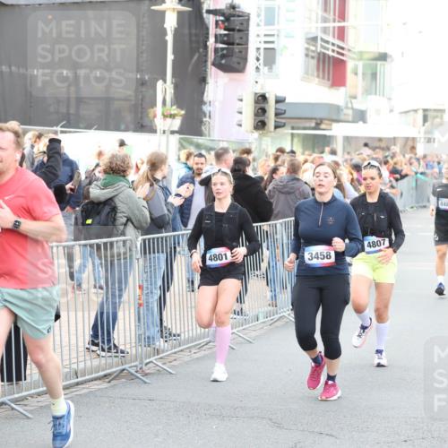 12.06.2026 - Holstenköstenlauf Andreas Tolksdorf http://msf.ph/oto/9747969 12.06.2026 20:06:54 Laufen 360, 4801, 4807, 3458, 4486, 485 meine-sportfotos.de
