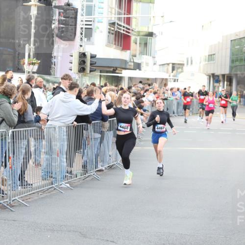12.06.2026 - Holstenköstenlauf Andreas Tolksdorf http://msf.ph/oto/9747981 12.06.2026 20:07:17 Laufen 4468, 4467 meine-sportfotos.de
