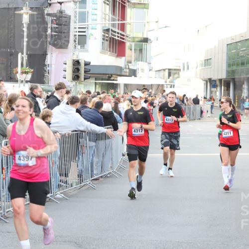 12.06.2026 - Holstenköstenlauf Andreas Tolksdorf http://msf.ph/oto/9747991 12.06.2026 20:07:26 Laufen 14, 11, 4397, 4312, 4313, 4311 meine-sportfotos.de