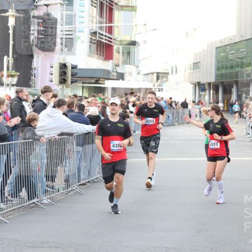 12.06.2026 - Holstenköstenlauf Andreas Tolksdorf http://msf.ph/oto/9747993 12.06.2026 20:07:27 Laufen 4397, 431, 4313, 4311 meine-sportfotos.de