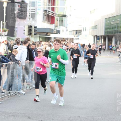 12.06.2026 - Holstenköstenlauf Andreas Tolksdorf http://msf.ph/oto/9748016 12.06.2026 20:08:08 Laufen 3092, 4125, 3696, 3697 meine-sportfotos.de