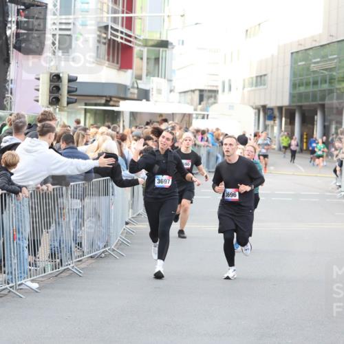 12.06.2026 - Holstenköstenlauf Andreas Tolksdorf http://msf.ph/oto/9748018 12.06.2026 20:08:10 Laufen 3697, 590, 3696 meine-sportfotos.de