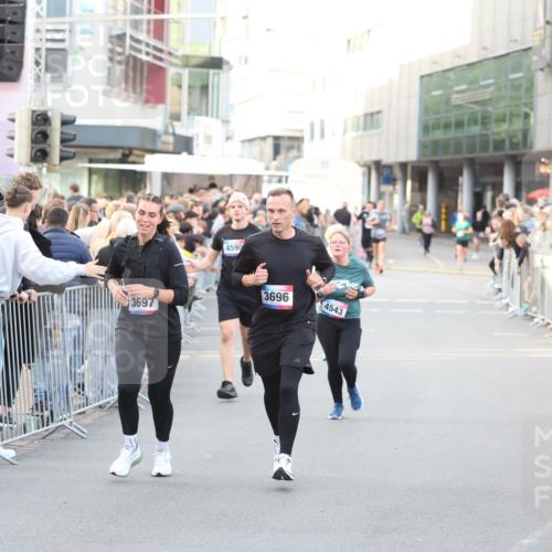 12.06.2026 - Holstenköstenlauf Andreas Tolksdorf http://msf.ph/oto/9748020 12.06.2026 20:08:11 Laufen 3697, 4590, 3696, 4543 meine-sportfotos.de