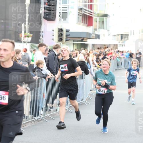 12.06.2026 - Holstenköstenlauf Andreas Tolksdorf http://msf.ph/oto/9748025 12.06.2026 20:08:14 Laufen 3696, 4590, 4543, 3843 meine-sportfotos.de