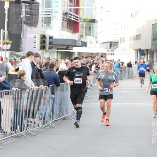 12.06.2026 - Holstenköstenlauf Andreas Tolksdorf http://msf.ph/oto/9748034 12.06.2026 20:08:26 Laufen 2, 4586, 3711, 4120 meine-sportfotos.de