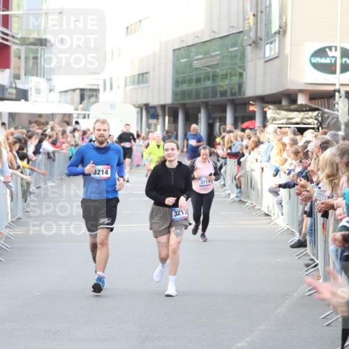 12.06.2026 - Holstenköstenlauf Andreas Tolksdorf http://msf.ph/oto/9748046 12.06.2026 20:08:35 Laufen 3214, 3213, 311 meine-sportfotos.de