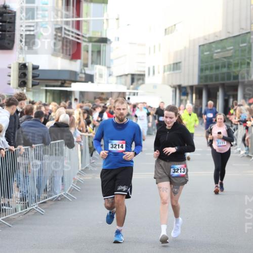 12.06.2026 - Holstenköstenlauf Andreas Tolksdorf http://msf.ph/oto/9748047 12.06.2026 20:08:36 Laufen 3214, 3213, 3111 meine-sportfotos.de