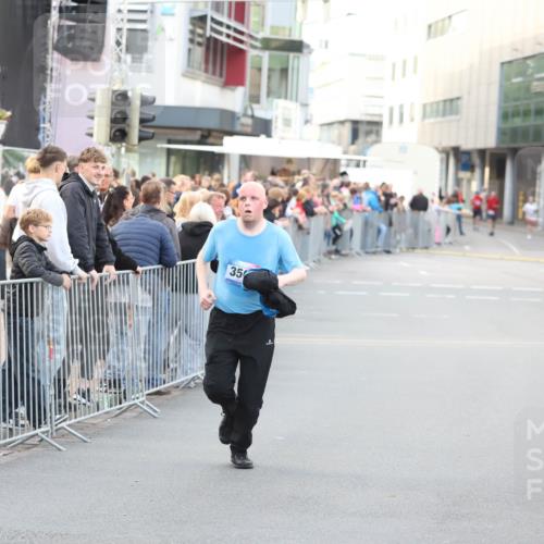 12.06.2026 - Holstenköstenlauf Andreas Tolksdorf http://msf.ph/oto/9748056 12.06.2026 20:08:53 Laufen 35 meine-sportfotos.de