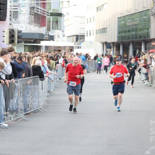 12.06.2026 - Holstenköstenlauf Andreas Tolksdorf http://msf.ph/oto/9748064 12.06.2026 20:09:22 Laufen 3650, 3863 meine-sportfotos.de