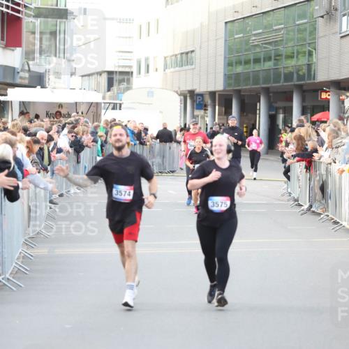 12.06.2026 - Holstenköstenlauf Andreas Tolksdorf http://msf.ph/oto/9748081 12.06.2026 20:09:45 Laufen 3574, 3575 meine-sportfotos.de