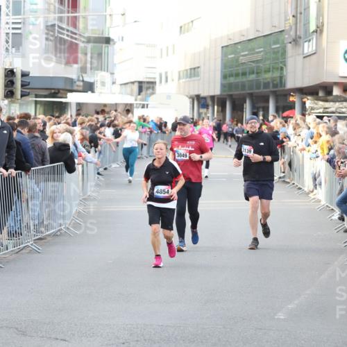 12.06.2026 - Holstenköstenlauf Andreas Tolksdorf http://msf.ph/oto/9748087 12.06.2026 20:09:53 Laufen 4854, 3049, 3139 meine-sportfotos.de