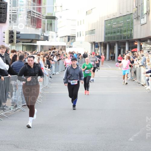 12.06.2026 - Holstenköstenlauf Andreas Tolksdorf http://msf.ph/oto/9748097 12.06.2026 20:10:14 Laufen 39, 3588, 4160, 3764 meine-sportfotos.de