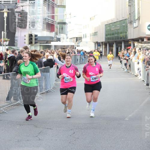 12.06.2026 - Holstenköstenlauf Andreas Tolksdorf http://msf.ph/oto/9748122 12.06.2026 20:10:51 Laufen 3173, 44, 4257, 4261 meine-sportfotos.de