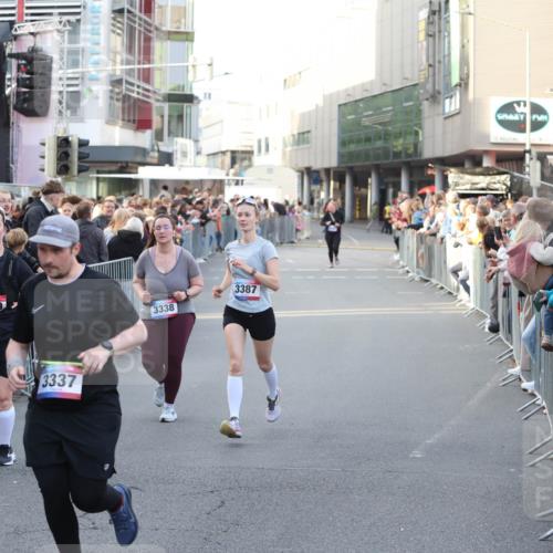 12.06.2026 - Holstenköstenlauf Andreas Tolksdorf http://msf.ph/oto/9748142 12.06.2026 20:11:26 Laufen 3359, 3337, 3338, 3387 meine-sportfotos.de