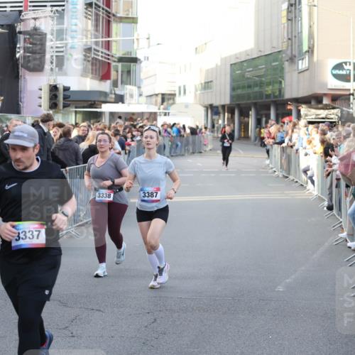 12.06.2026 - Holstenköstenlauf Andreas Tolksdorf http://msf.ph/oto/9748143 12.06.2026 20:11:26 Laufen 3359, 3337, 3338, 3387, 11 meine-sportfotos.de