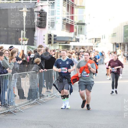 12.06.2026 - Holstenköstenlauf Andreas Tolksdorf http://msf.ph/oto/9748154 12.06.2026 20:12:18 Laufen 3335, 3306, 019 meine-sportfotos.de