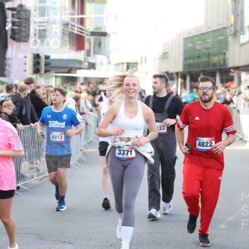 12.06.2026 - Holstenköstenlauf Andreas Tolksdorf http://msf.ph/oto/9748166 12.06.2026 20:12:26 Laufen 4657, 4389, 32, 4913, 3371, 133, 4822 meine-sportfotos.de