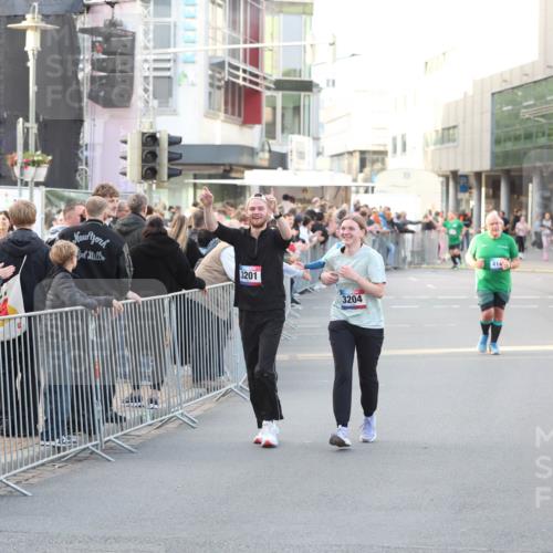 12.06.2026 - Holstenköstenlauf Andreas Tolksdorf http://msf.ph/oto/9748178 12.06.2026 20:12:47 Laufen 3201, 3204, 414 meine-sportfotos.de