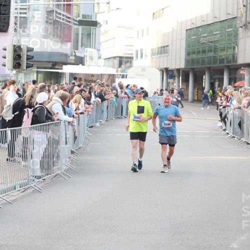 12.06.2026 - Holstenköstenlauf Andreas Tolksdorf http://msf.ph/oto/9748230 12.06.2026 20:15:29 Laufen 3598, 3596 meine-sportfotos.de