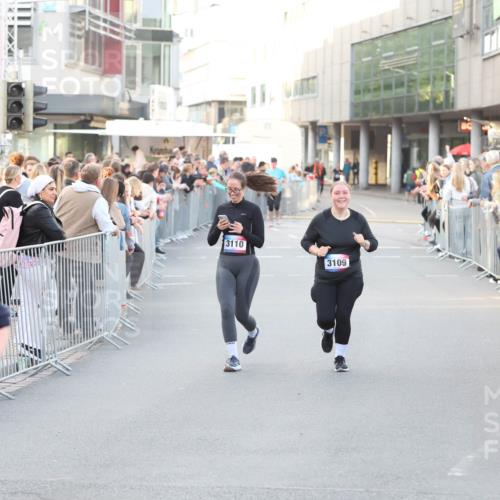 12.06.2026 - Holstenköstenlauf Andreas Tolksdorf http://msf.ph/oto/9748266 12.06.2026 20:17:01 Laufen 3321, 3110, 3109 meine-sportfotos.de