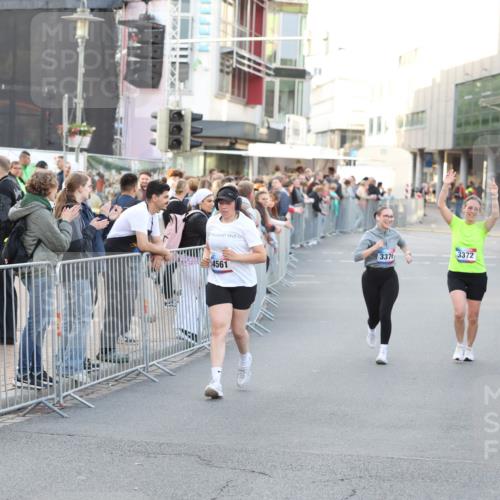 12.06.2026 - Holstenköstenlauf Andreas Tolksdorf http://msf.ph/oto/9748286 12.06.2026 20:17:50 Laufen 39, 3376, 4561, 3372 meine-sportfotos.de