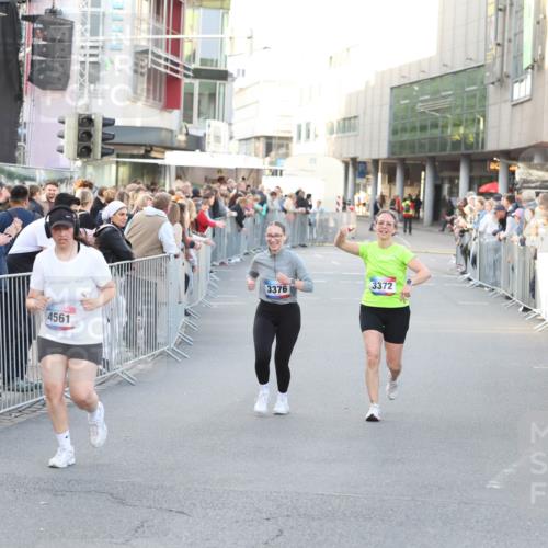12.06.2026 - Holstenköstenlauf Andreas Tolksdorf http://msf.ph/oto/9748287 12.06.2026 20:17:51 Laufen 39, 4561, 3376, 3372 meine-sportfotos.de
