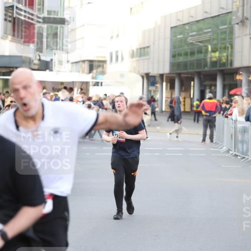 12.06.2026 - Holstenköstenlauf Andreas Tolksdorf http://msf.ph/oto/9748301 12.06.2026 20:21:45 Laufen  meine-sportfotos.de