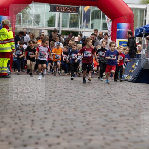 12.06.2026 - Holstenköstenlauf Michael Strokosch http://msf.ph/oto/9748386 12.06.2026 15:00:07 Laufen 19, 00, 0, 00, 03, 7412, 7176, 7232, 55, 7081, 7106, 7034, 231, 7500, 7208 meine-sportfotos.de