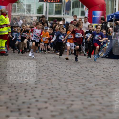 12.06.2026 - Holstenköstenlauf Michael Strokosch http://msf.ph/oto/9748387 12.06.2026 15:00:07 Laufen 7412, 71, 7026, 7232, 708, 7106, 7034, 7500, 7013, 7208 meine-sportfotos.de