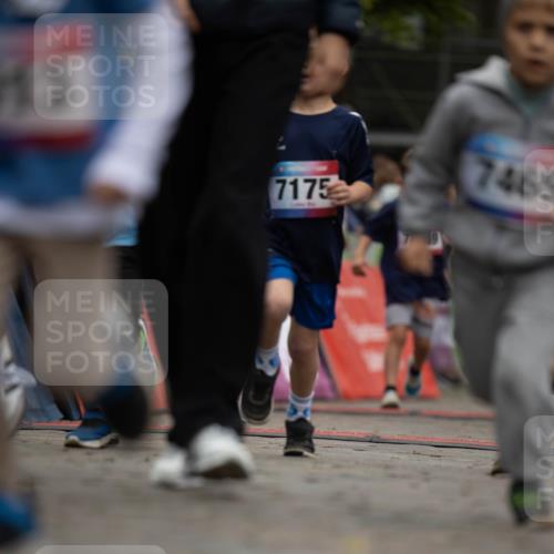 12.06.2026 - Holstenköstenlauf Michael Strokosch http://msf.ph/oto/9748432 12.06.2026 15:01:59 Laufen 7175, 7465 meine-sportfotos.de